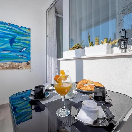 Libor Apartman شقة *