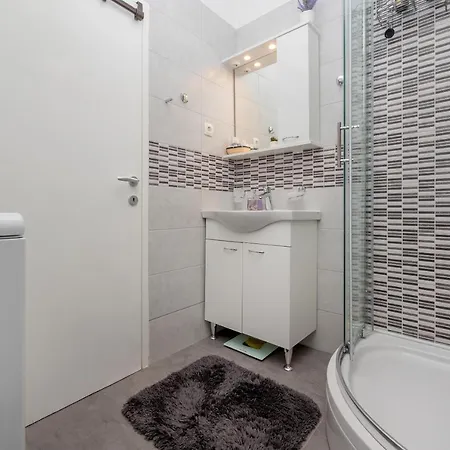 شقة Libor Apartman