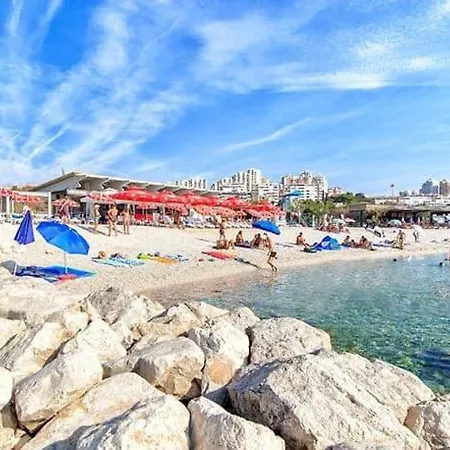 Libor Apartman شقة *